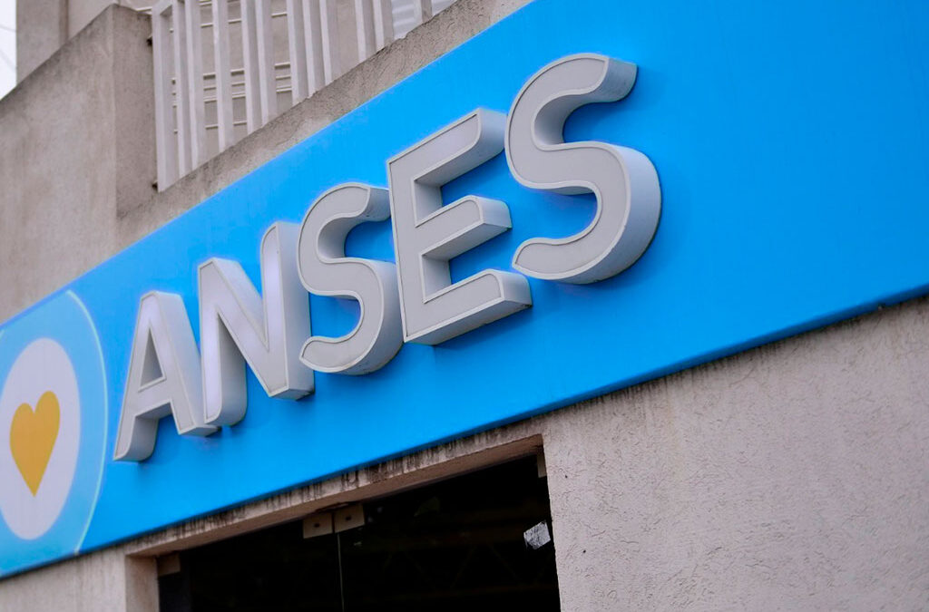 APOPS y UPCN se encontraron en la firma del aumento del 8% para trabajadores de ANSES, mientras ATE y el Secasfpi lo rechazaron, reclamaron por los despidos y los cierres de sedes