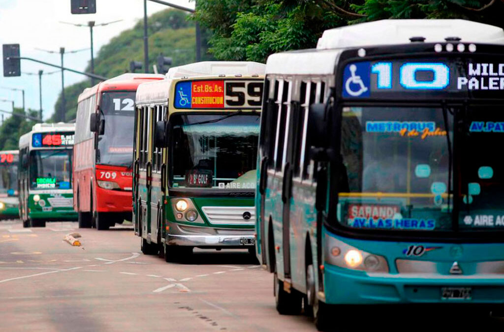Paro de colectivos: hubo acuerdo, pero una medida de Caputo mantiene el conflicto latente