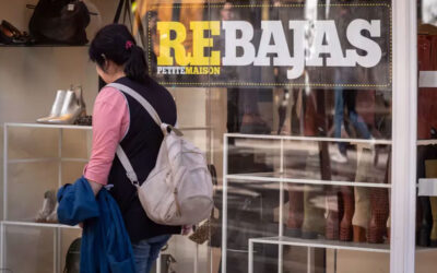 Sin política de ingresos, el deterioro del poder adquisitivo de los salarios explica la caída del consumo