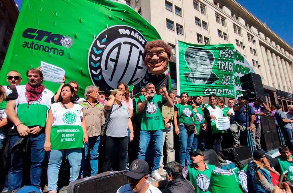 ATE protesta y acampa frente al Congreso contra la Ley Bases y el ajuste: “Si la Ley Bases se aprueba, va a destruir todo el Estado”