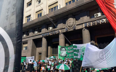 El Gobierno prepara un recorte feroz para los salarios de los estatales monotributistas
