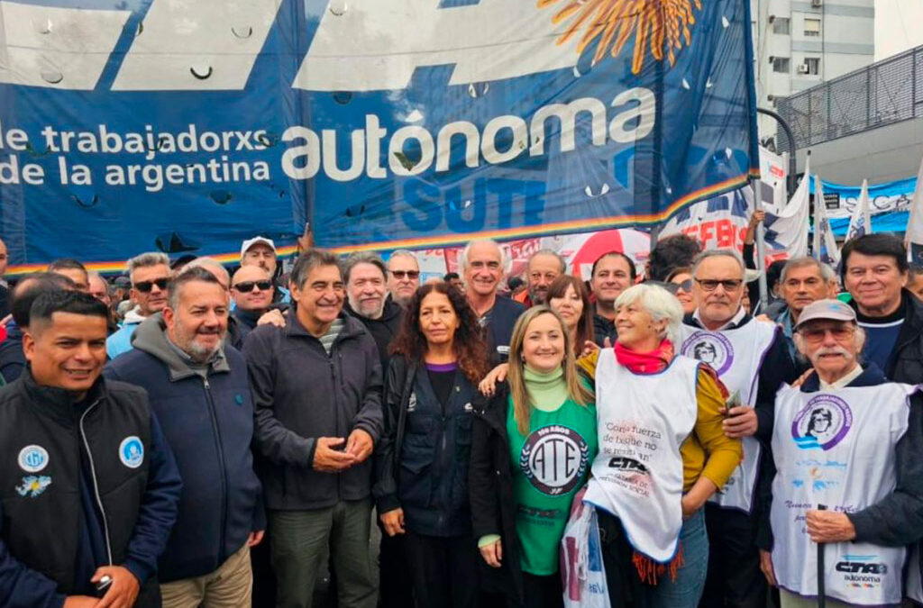 La CTA Autónoma también sumó su brazo a la movilización del Día del Trabajador y le apuntó a Milei