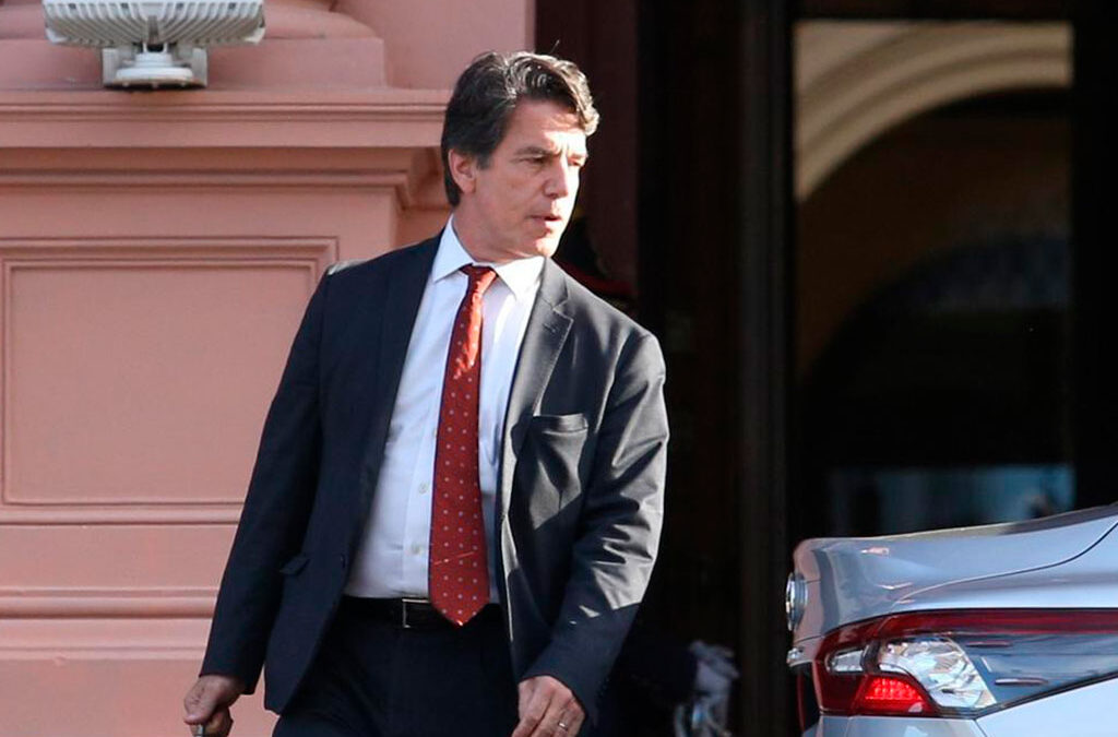 Licuadora al palo: después de congelarle el sueldo desde que asumió, el Gobierno se dispone a dar un aumento de sólo el 17% a los monotributistas