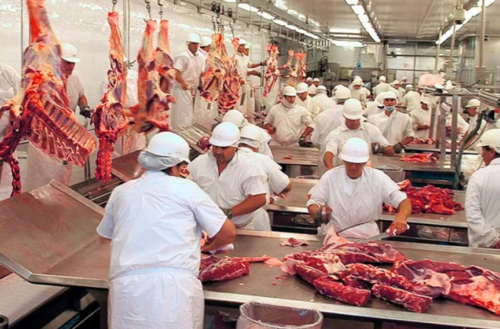 Trabajadores de la carne recibirán un aumento salarial progresivo para el trimestre abril-mayo-junio