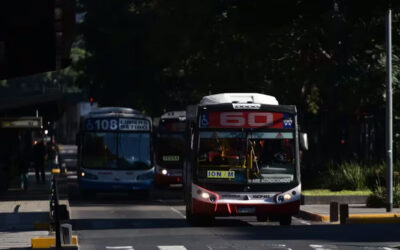Paro general: un juez laboral determinó que las empresas de colectivos no están obligadas a cumplir con el 50% del servicio
