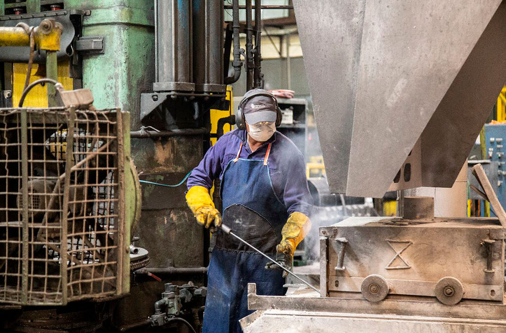 Se derrumba la capacidad instalada en la industria y aumenta el riesgo de despidos
