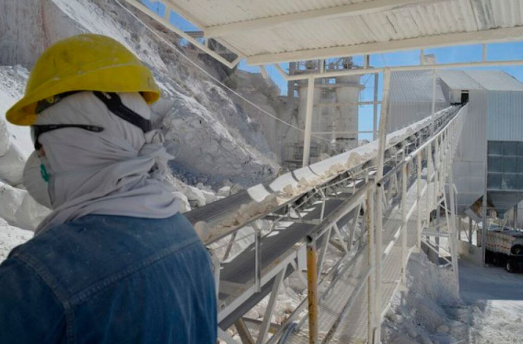Aoma negoció un nuevo acuerdo paritaria para cal y piedra