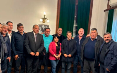 Las 62 se juntaron con el bloque de senadores de UxP y reforzaron la estrategia para frenar la Ley Bases: «No hay un artículo que favorezca a los trabajadores»