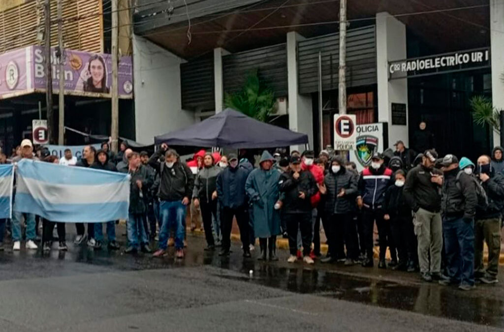 Misiones: no hubo acuerdo con los policías acuartelados y sigue el acampe