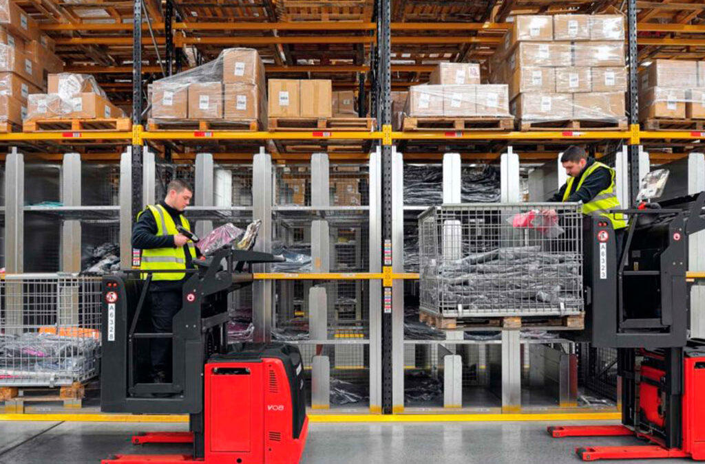 Picker, un empleo que crece en la Argentina de la mano del E-commerce y la precarización laboral