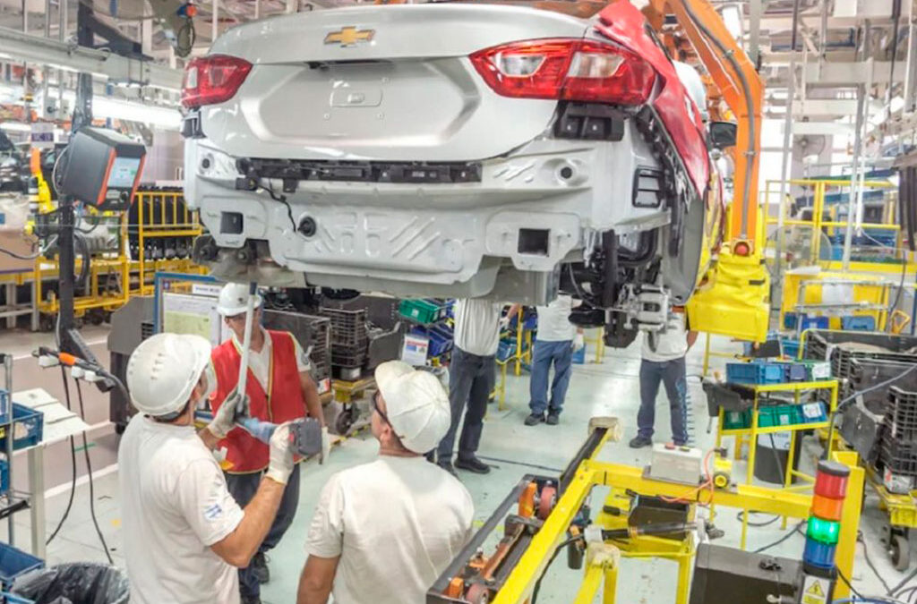 Otro parate de General Motors Argentina, ahora por las inundaciones en Brasil: La automotriz operó apenas dos meses en lo que va del año