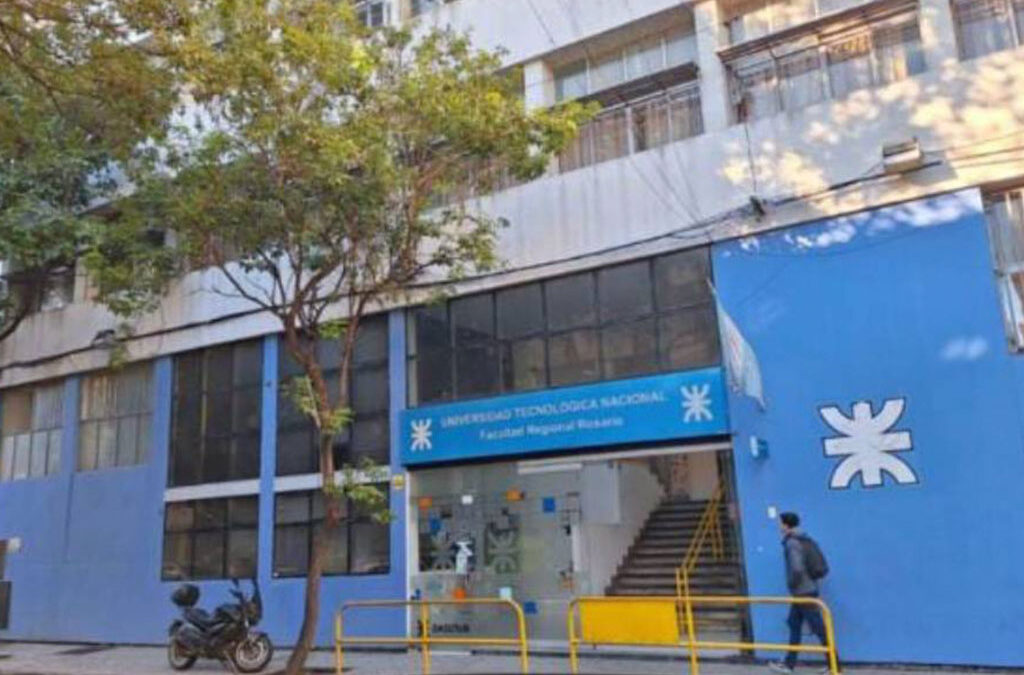 Profesores de la UTN y nodocentes de la UNR se suman al paro nacional universitario