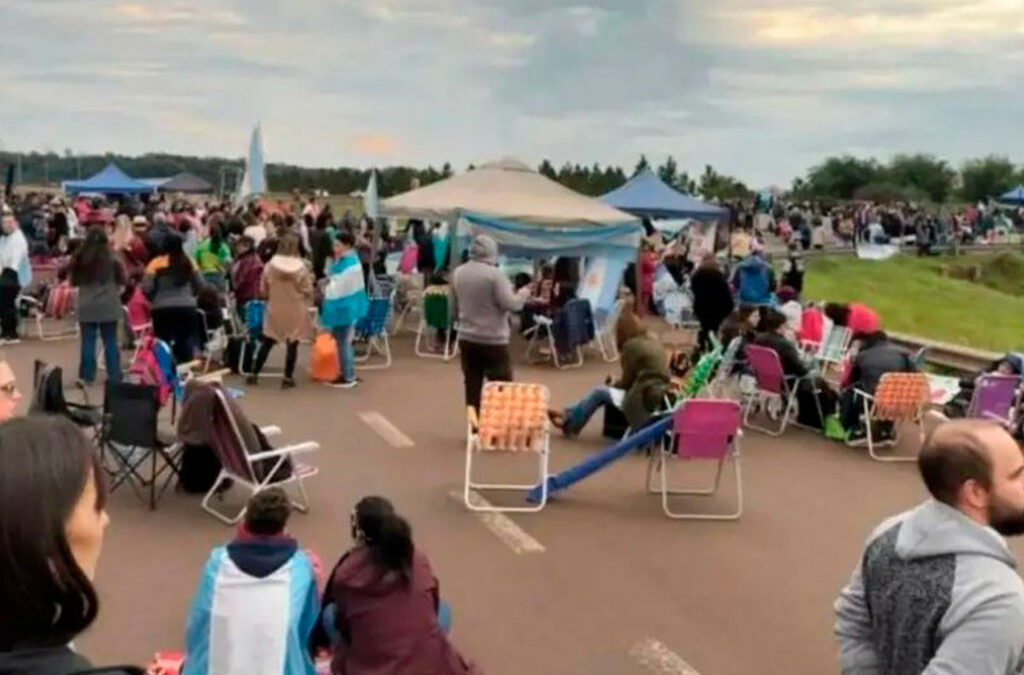 Misiones: los docentes extienden sus protestas por mejoras salariales
