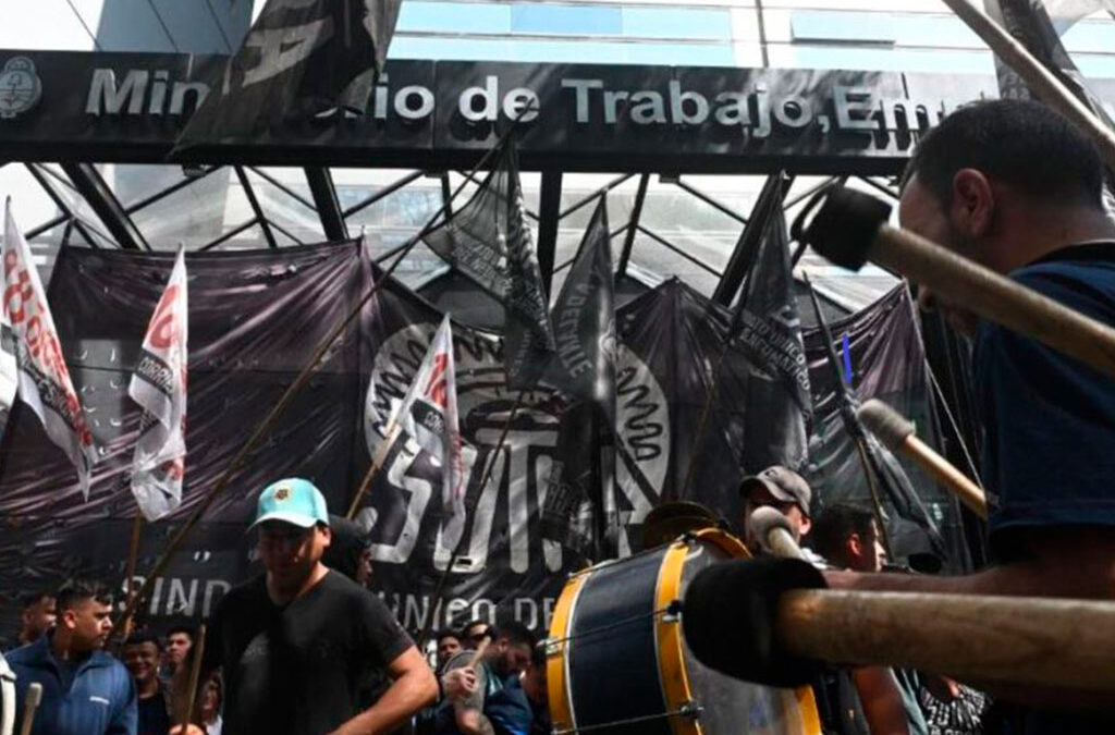 FATE en conflicto porque dicen que no pueden pagar la paritaria que se acordó tras siete audiencias
