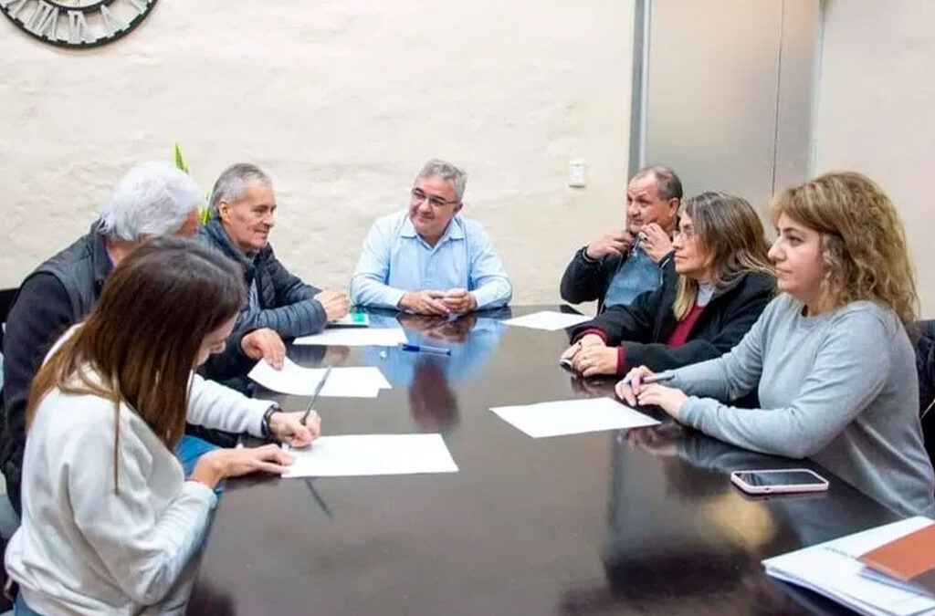 Las provincias cierran acuerdos con trabajadores estatales para hacer frente a la crisis