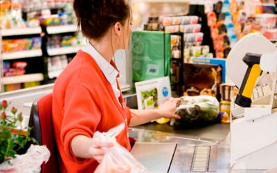 Aumento para empleados de comercio: cuánto cobra un cajero y cómo quedan las escalas en junio
