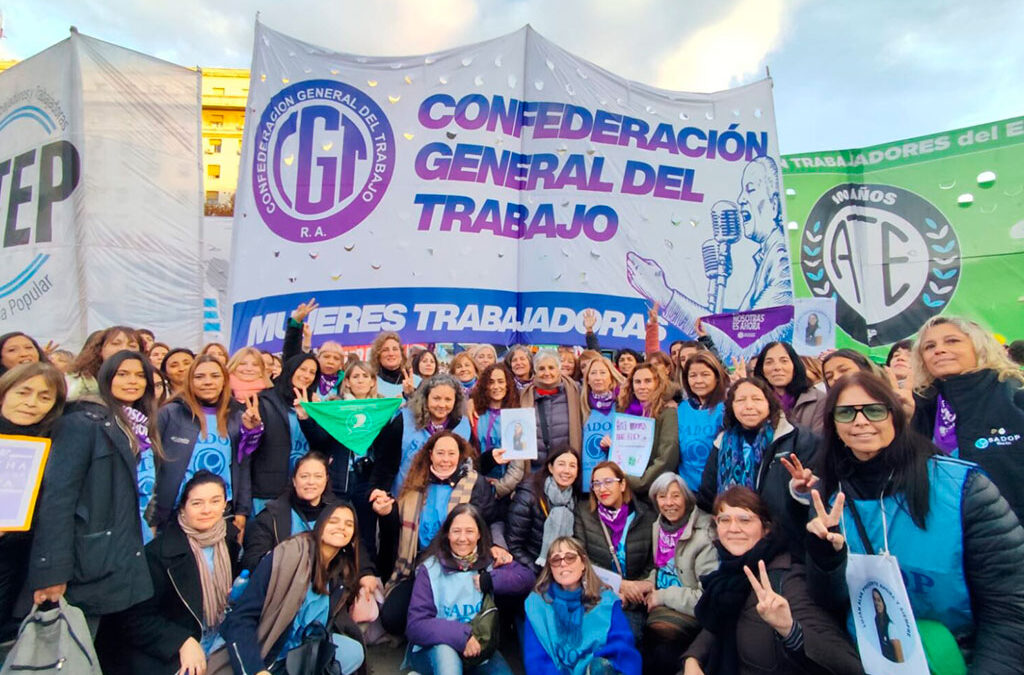 SADOP movilizó por Ni una menos y contra la Ley Bases: “Atenta contra nuestro derecho a una vida digna”