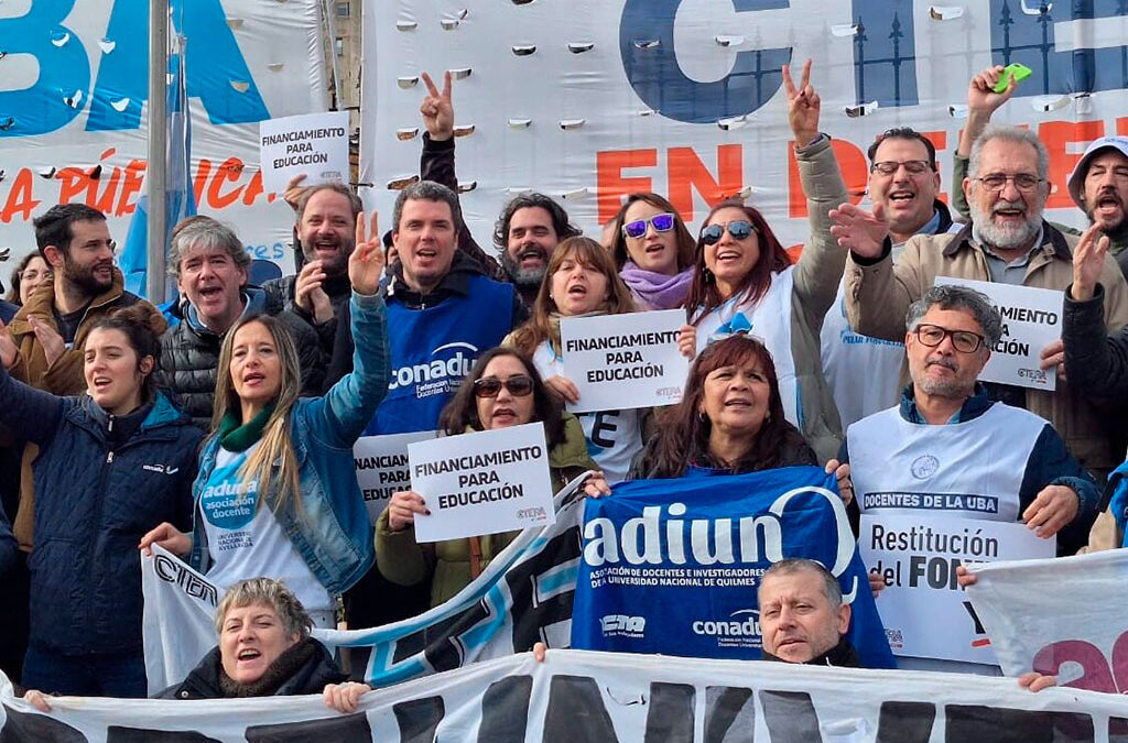Docentes universitarios realizan otra jornada de paro y denuncian que perdieron un 60% del salario