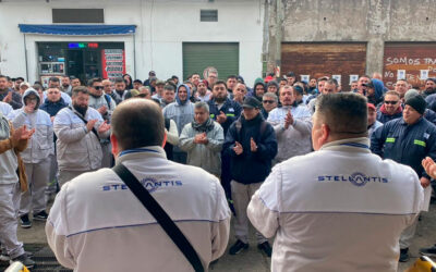 Militantes de la UOM 3 de Febrero movilizaron a Trabajo y a la sede nacional del gremio para pedir la normalización de la seccional y que se repongan a los delegados de la planta de Peugeot