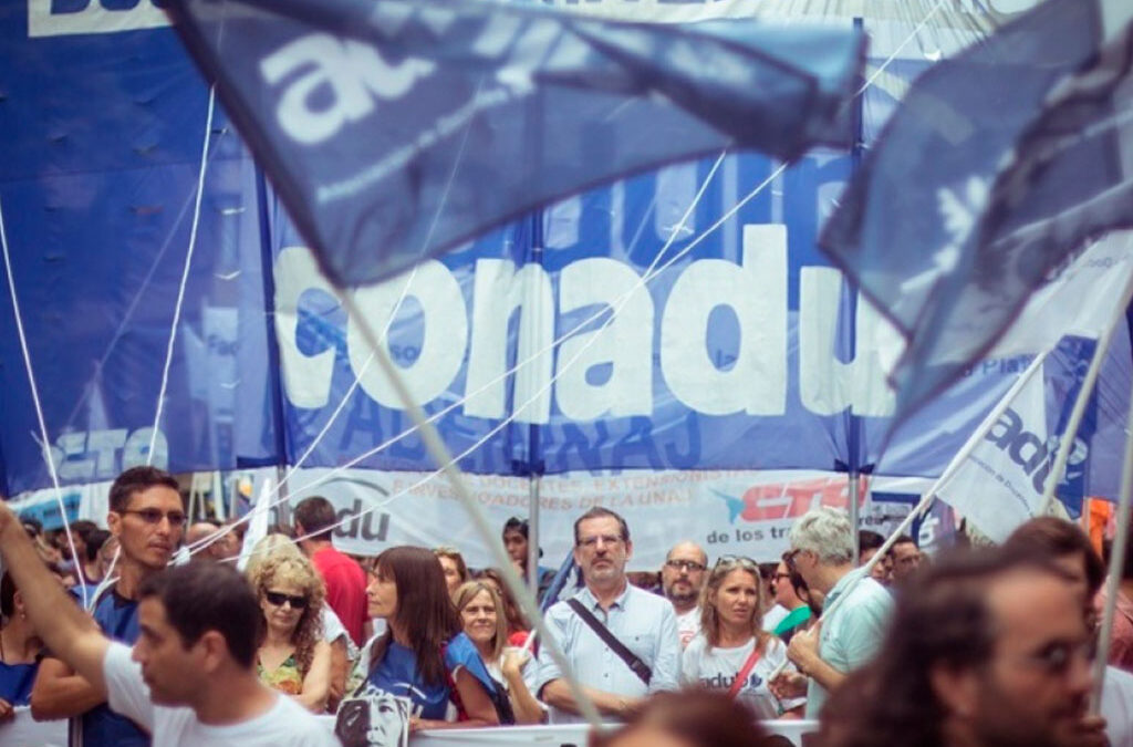Sin respuestas en su reclamo salarial, los docentes universitarios van a otro paro de 48 horas y se suman a la movilización contra la sanción de la Ley Bases