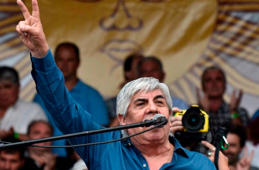 Camioneros cierra su paritaria trimestral y acepta un tope al aporte para sus obras sociales