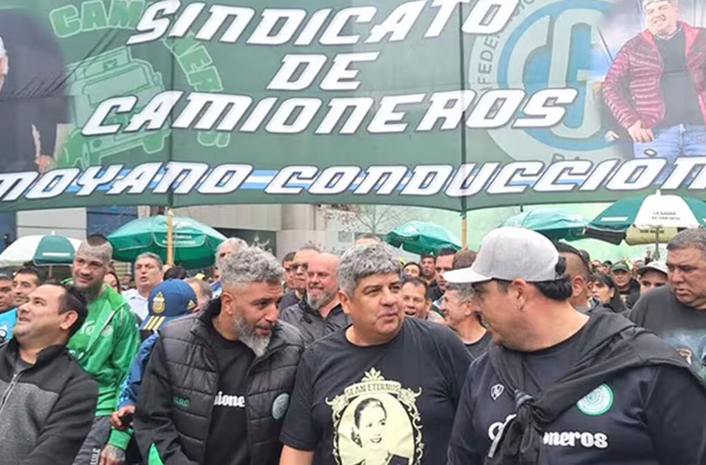 Pases de factura del kirchnerismo y tensión con Pablo Moyano en la CGT tras la movilización ante el Congreso