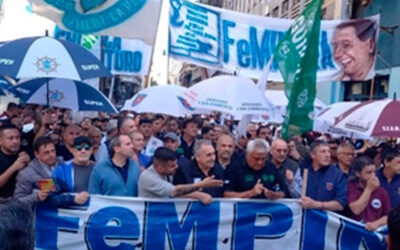 El gobierno reprimió la multitudinaria marcha al Congreso en contra de la aprobación del proyecto de ley Bases