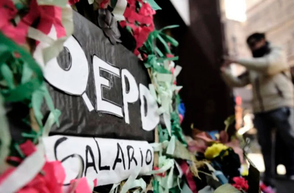 Desde que Javier Milei asumió los salarios registraron perdieron casi 15 puntos respecto a la inflación