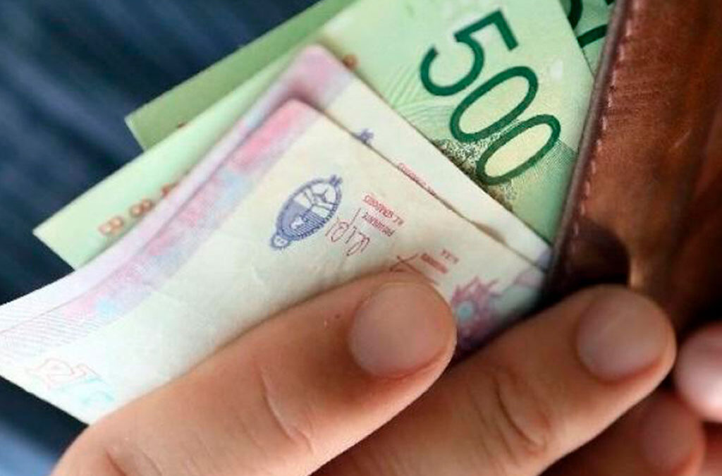 Paritarias: con un pago extra, este grupo de trabajadores empieza a cobrar por encima del millón de pesos