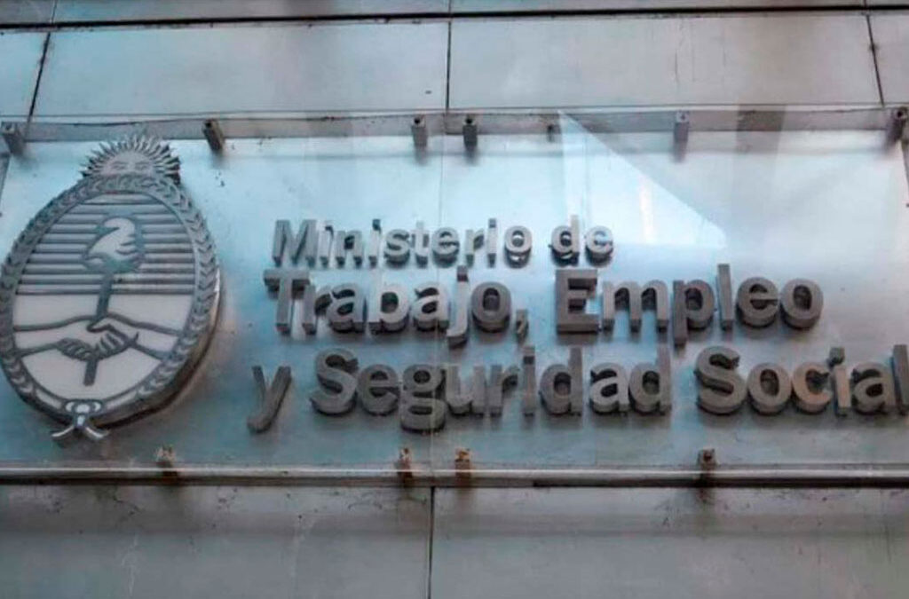 Efecto recesión: advierten que las prestaciones por desempleo crecieron un 60% respecto de 2023