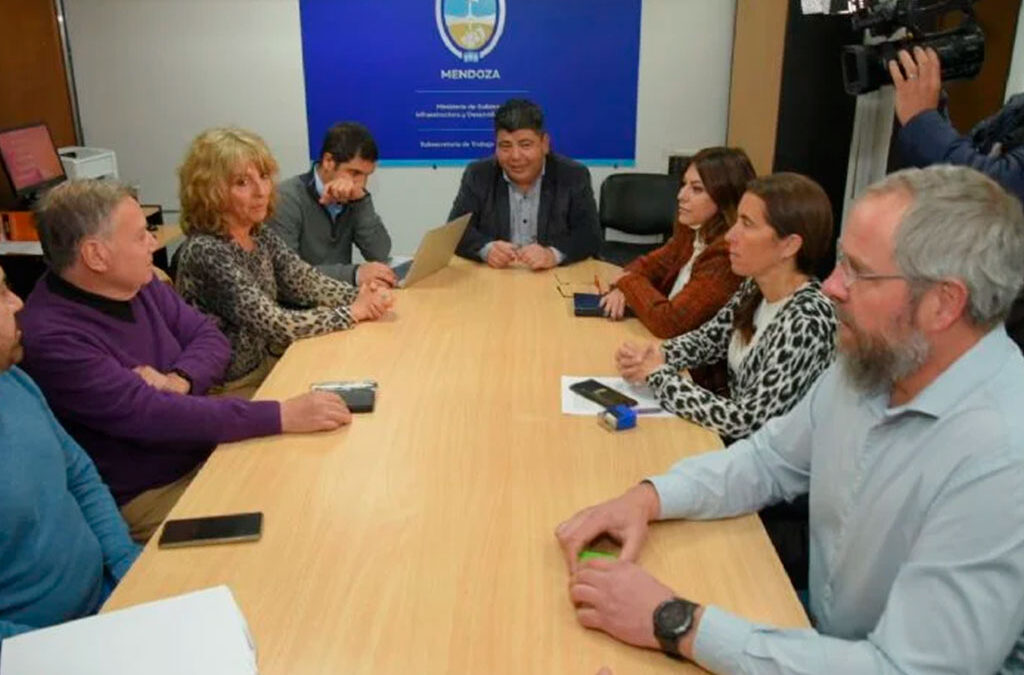 Paritarias: AMProS rechazó la propuesta del Gobierno de Mendoza y se pasó a cuarto intermedio