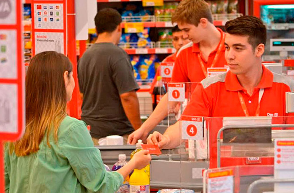 Empleados de comercio acordaron aumentos salariales hasta agosto