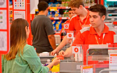 Empleados de comercio acordaron aumentos salariales hasta agosto