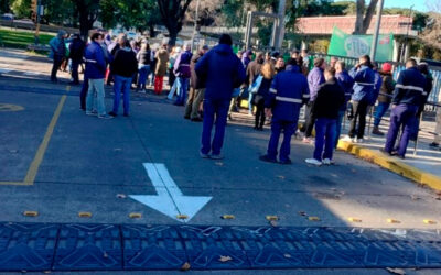 Trabajadores del INTI realizan un paro de 48 horas por 282 despidos en el organismo