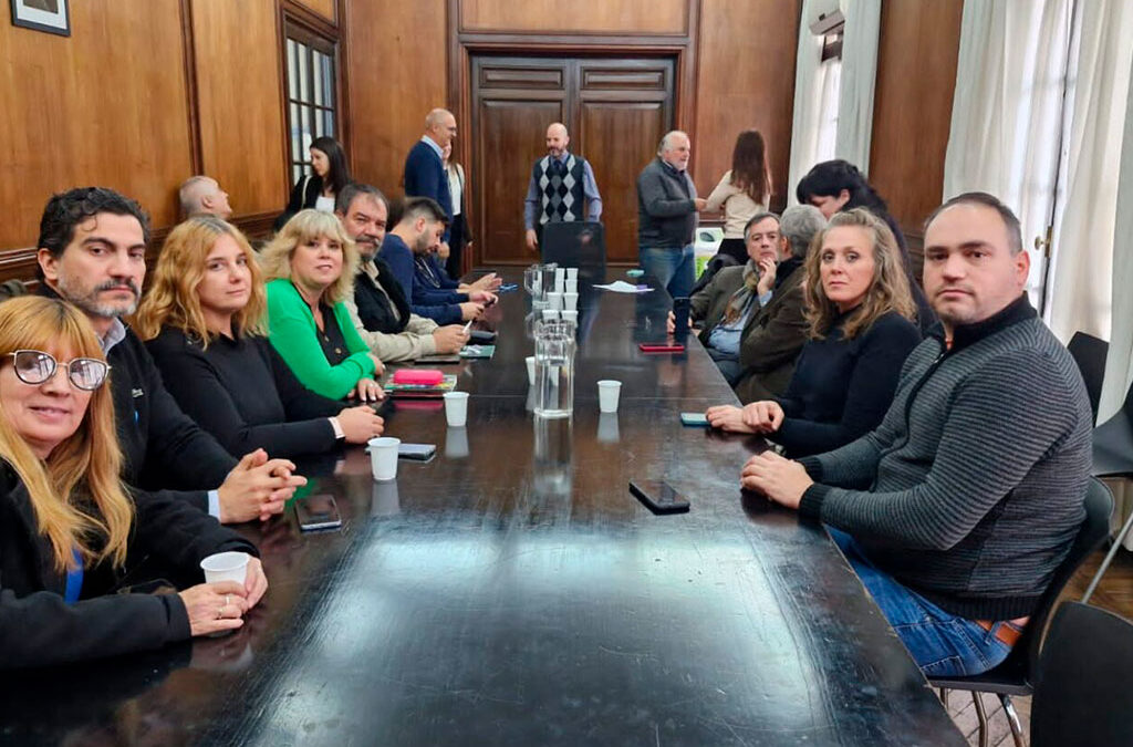 Estatales: Sin acuerdo en el primer encuentro de la paritaria 2024/25, la negociación pasó a cuarto intermedio