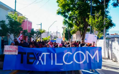 Tras 52 días del cierre, los 132 despidos y la ocupación de la planta de Catamarca, trabajadoras de TEXTILCOM llegan al Congreso para exponer su situación