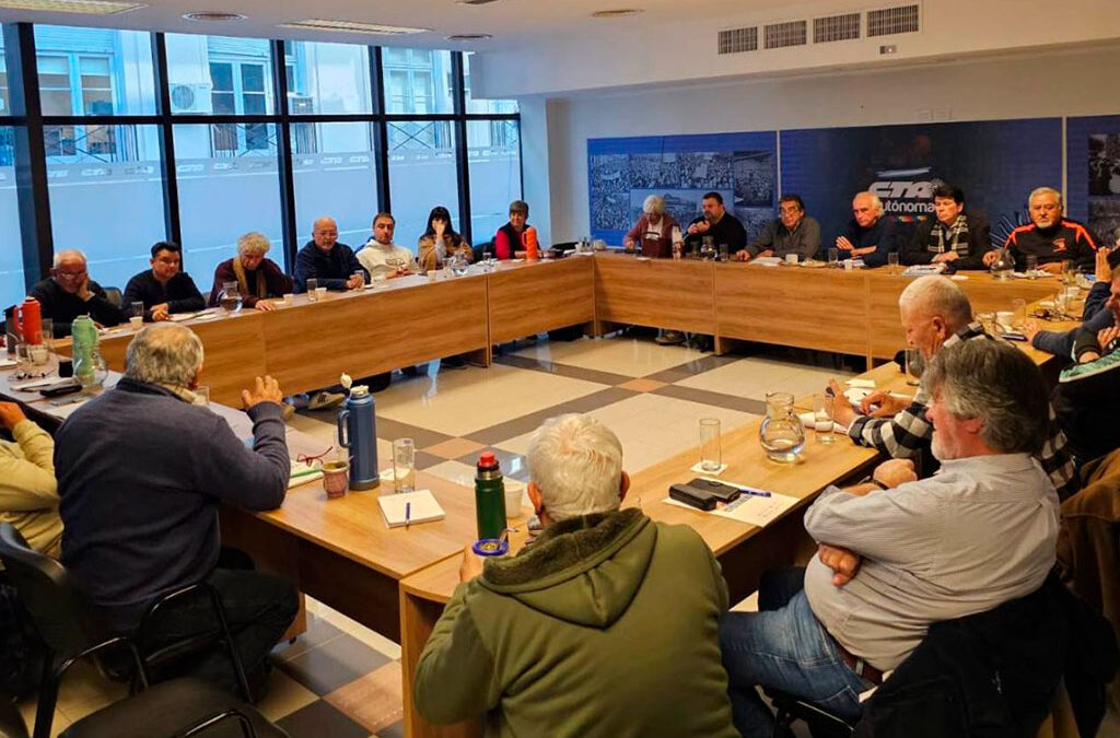 La CTA apunta a profundizar el debate en los barrios y resolvió profundizar el Plan de lucha y el debate contra el DNU 70/23