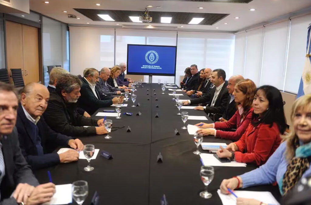 La CGT le reclamó al Gobierno que eleve el piso de Ganancias y reglamente con precisión la reforma laboral