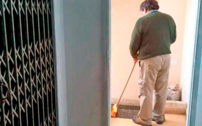 Porteros denuncian que empresas de limpieza y administradores no pagan el plus por sacar la basura