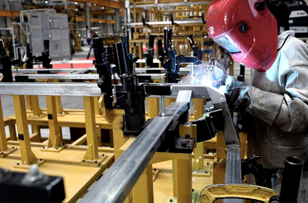 Miles de empleos en peligro: Se sostiene el derrumbe de la producción metalúrgica