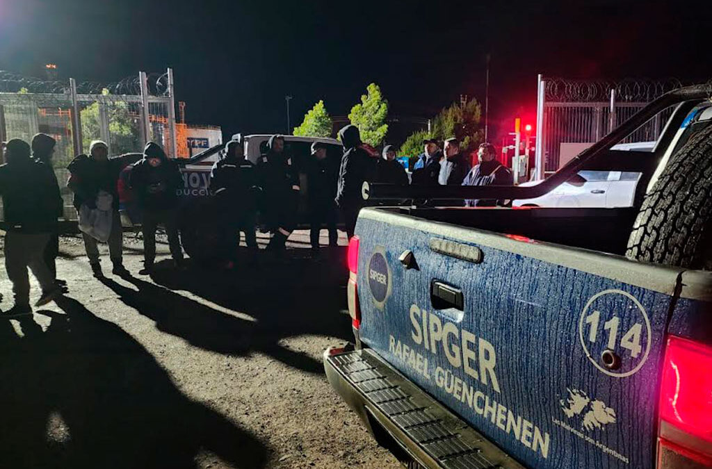 Petroleros de Santa Cruz profundizan sus protestas contra YPF y desafían la nueva norma que amenaza con despidos por bloqueos
