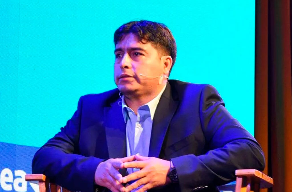 Tras el faltazo a Tucumán, en el Gobierno creen que Claudio Vidal, el gobernador de extracción sindical, firmará el Pacto de Mayo