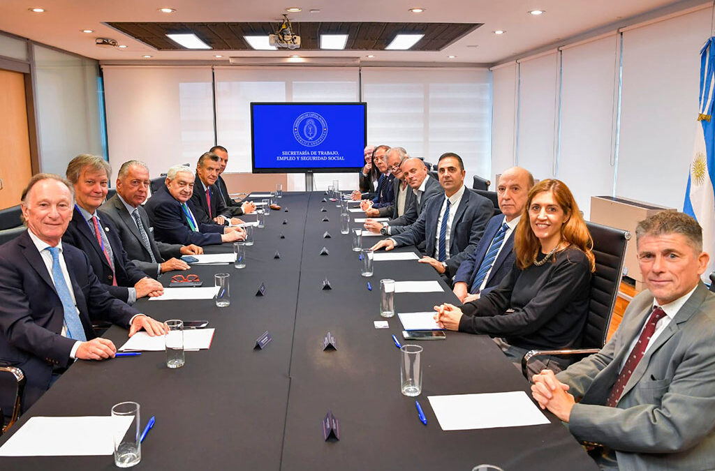 El Gobierno recibió a los empresarios del G6 y avanza en la conformación de una mesa de diálogo tripartito