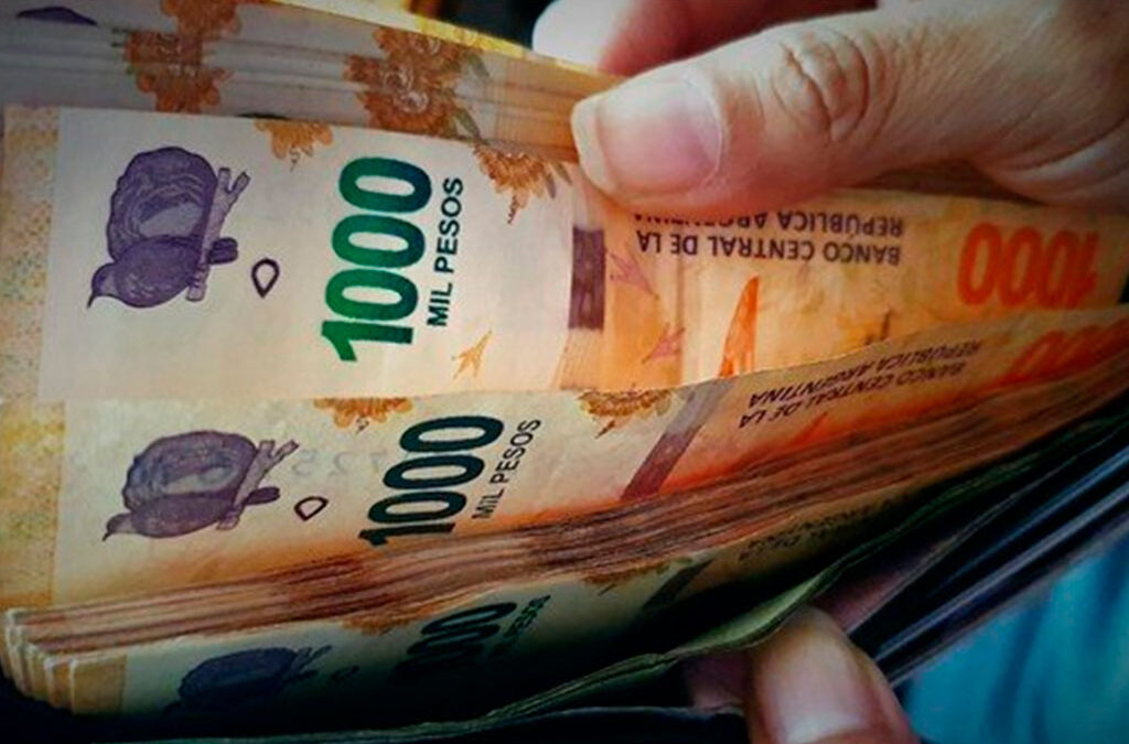 Los salarios le ganaron a la inflación en mayo pero continúan perdiendo desde la asunción de Milei