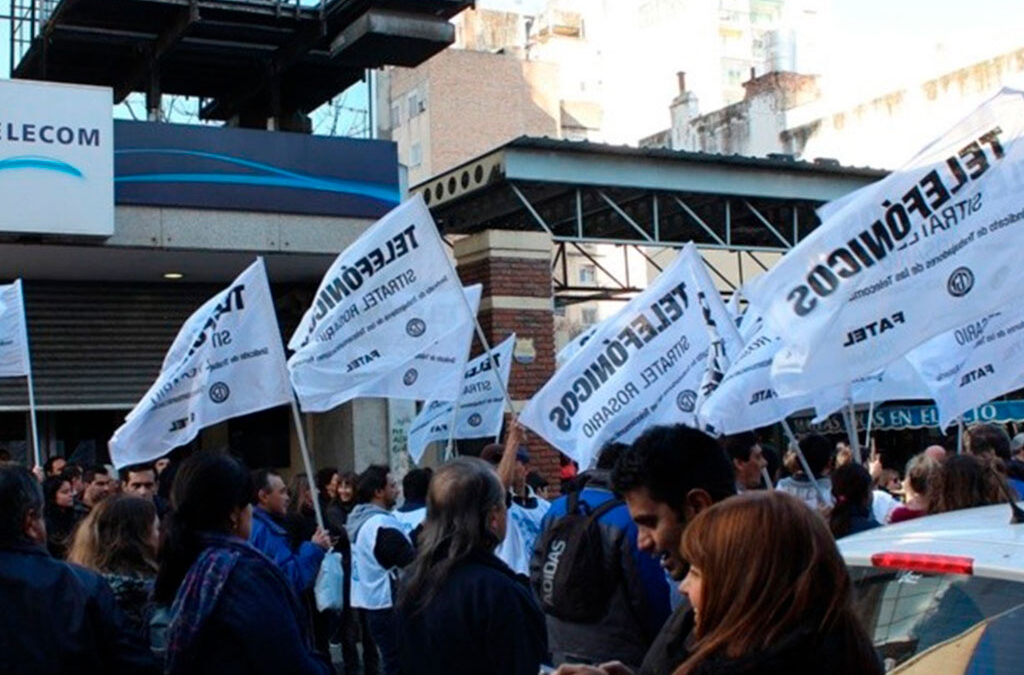 Telefónicos denuncian traslados masivos tras rechazar los retiros voluntarios de Telecom