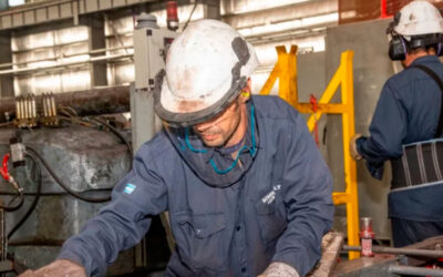 Informe alerta que la disminución del empleo privado genera una “importante crisis laboral”