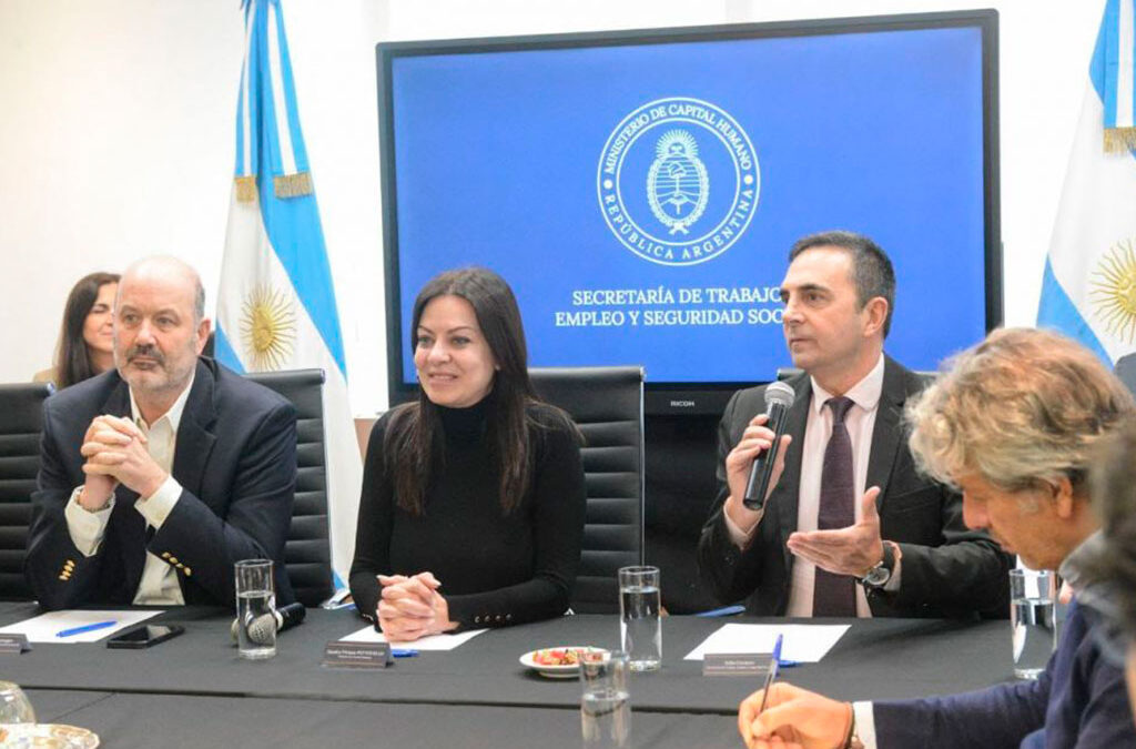 Otra crisis en la gestión de Pettovello: nombramientos masivos de Cordero mientras Sturzenegger habla de cortar ñoquis y de tomar exámenes de ingreso