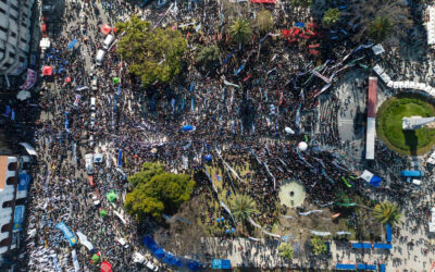 Argentinos piden trabajo a San Cayetano en una jornada de movilizaciones contra Milei