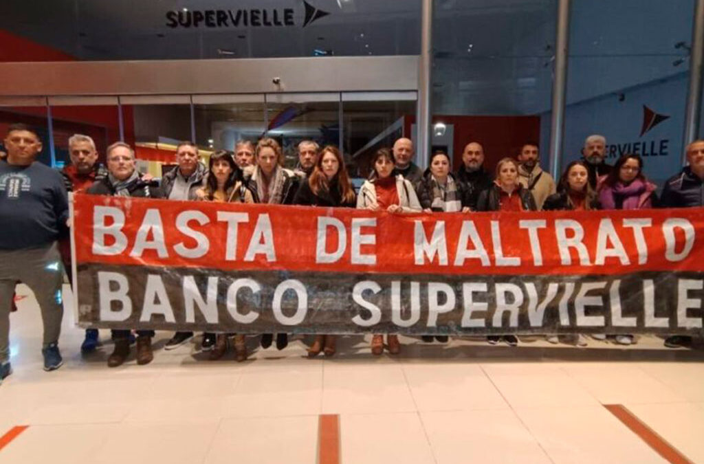 Se agrava la crisis en el banco Supervielle, que despidió más trabajadores