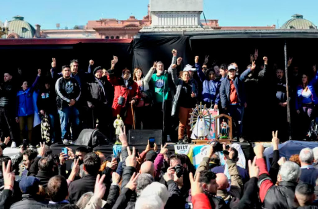 San Cayetano: con la CGT en un segundo plano, organizaciones sociales y sindicales se mostraron unidas frente al Gobierno